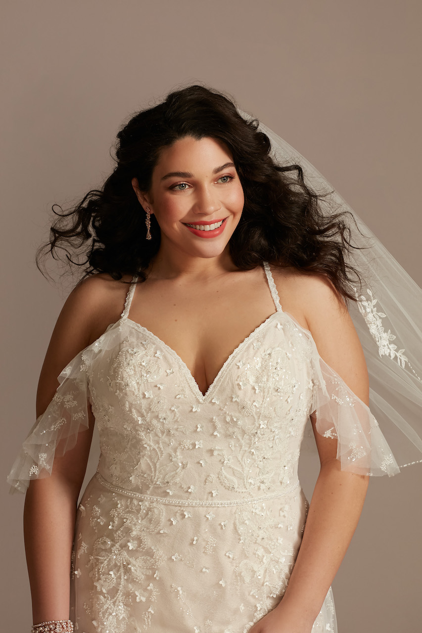 cô dâu mặc trang nhã Flutter Sleeve 3D Floral Plus Size Wedding Dress
